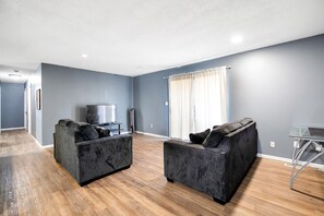 Smart TV - 4-bedroom house in fabulous Derby (Derby)