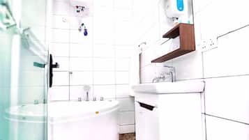 Superior Double Room, Sea View | Bathroom | Free toiletries, towels, soap, shampoo