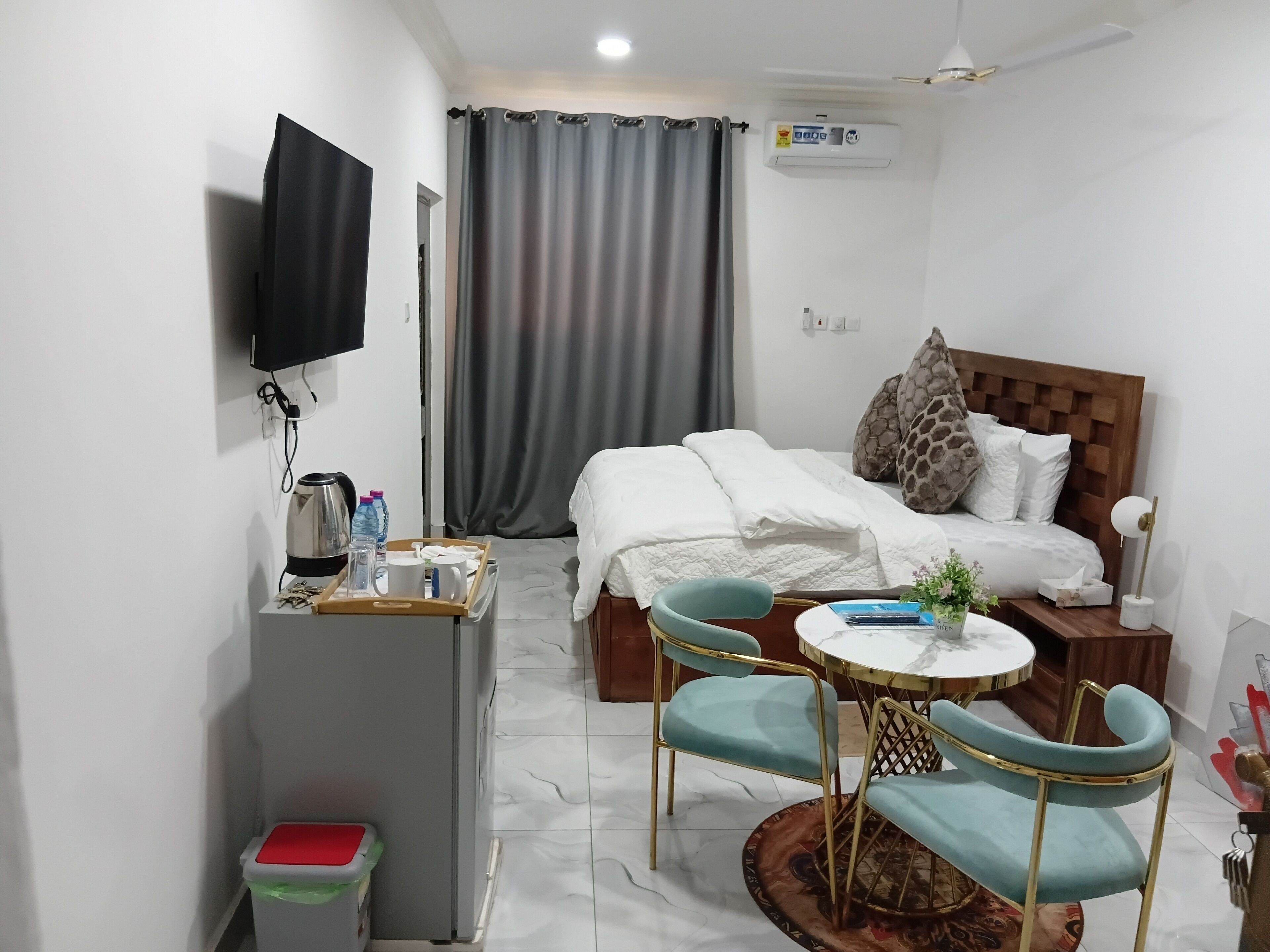 Bàn, khu vực làm việc phù hợp cho laptop 