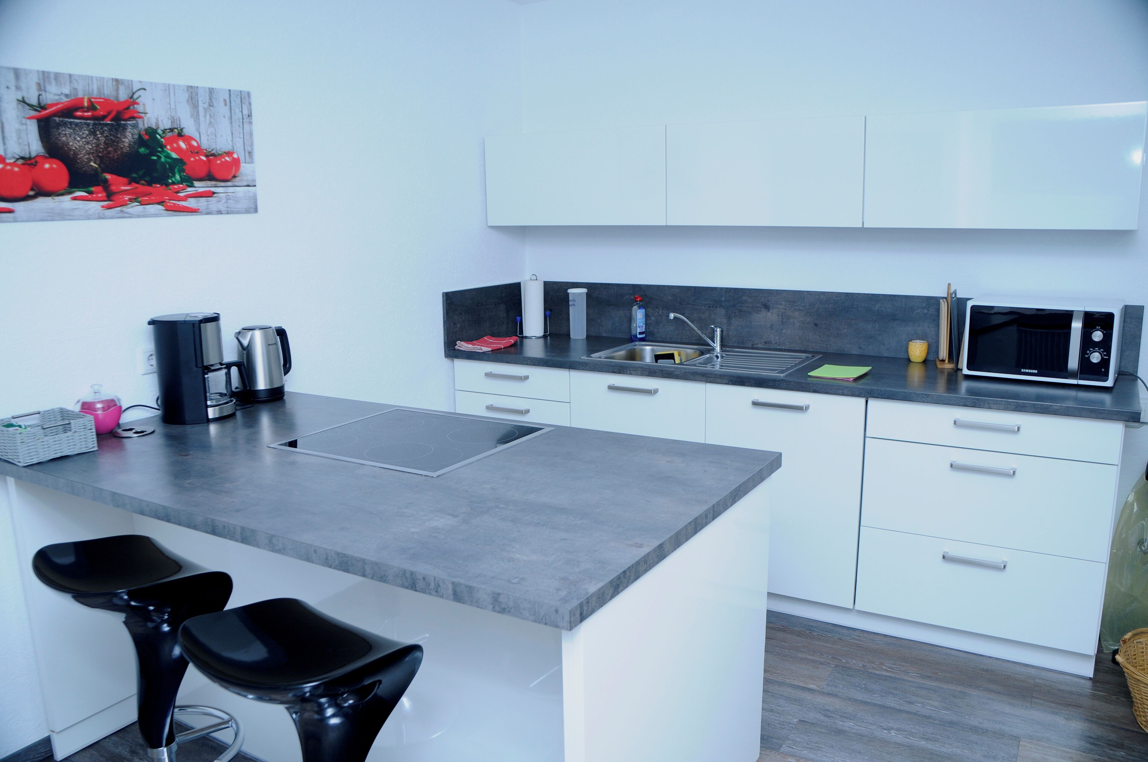 Réfrigérateur, micro-ondes, four, plaque de cuisson