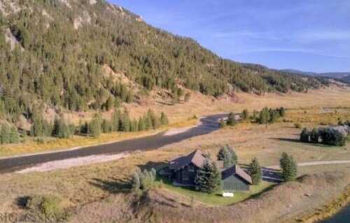 Gallatin Riverhouse Getaway