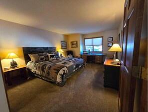 4 bedrooms, iron/ironing board, WiFi