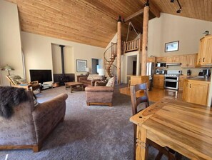 Living area - Gallatin Riverhouse Getaway (Gallatin Gateway)