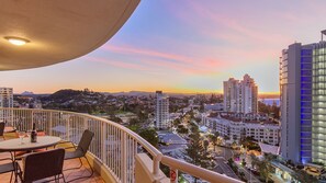 Outdoor dining - Ocean Tower Unit 1104 - Twin Towns (Tweed Heads)