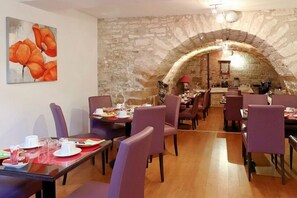 Daily buffet breakfast (EUR 12 per person) - Le Pavillon Saint Martin (Souillac)