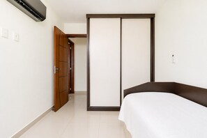 Deluxe Apartment, 3 Bedrooms, Air conditioning | 3 bedrooms, blackout drapes, iron/ironing board, WiFi (free)