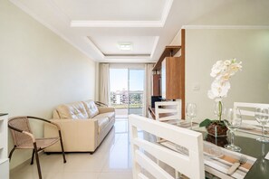 Apartamento Deluxe, 3 habitaciones, Aire acondicionado | Zona de estar