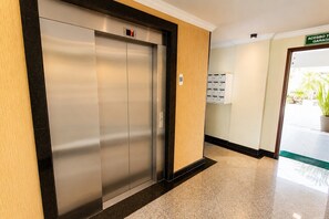 Deluxe Apartment, 3 Bedrooms, Air conditioning | Interior