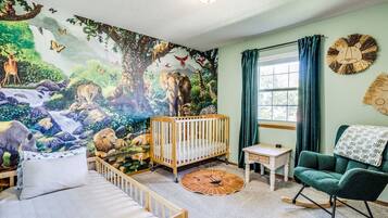5 Schlafzimmer, Schreibtisch, Bügeleisen/Bügelbrett, Reisekinderbett