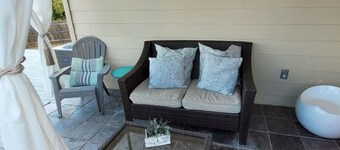 Modern Upbeat Home Minutes from Downtown and North Central Austin