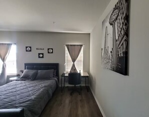 4 bedrooms, iron/ironing board, WiFi, bed sheets - Modern Upbeat Home Minutes from Downtown and North Central Austin (Austin)
