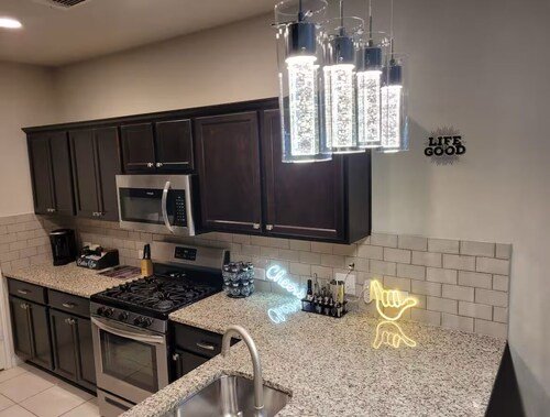 Modern Upbeat Home Minutes from Downtown and North Central Austin