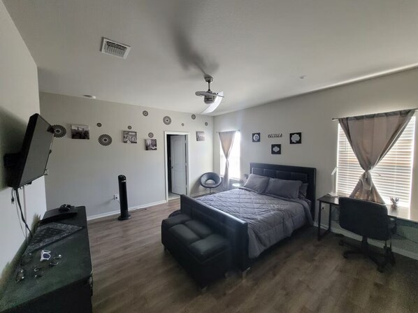 4 bedrooms, iron/ironing board, WiFi, bed sheets