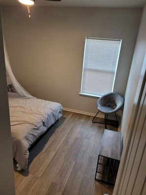 4 Schlafzimmer, Bügeleisen/Bügelbrett, WLAN, Bettwäsche