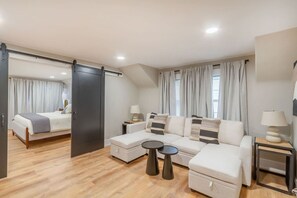 3 bedrooms, desk, free WiFi, bed sheets