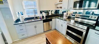 Spacious 5-bedroom apartment in charming Ashland with WiFi