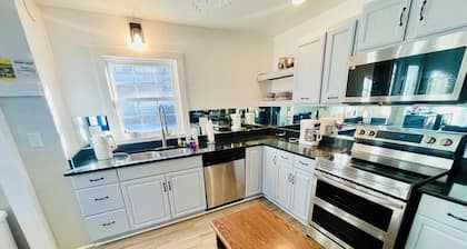 Spacious 5-bedroom apartment in charming Ashland with WiFi