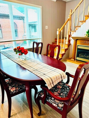 Spacious 5-bedroom apartment in charming Ashland with WiFi