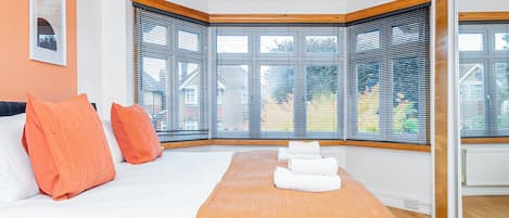 4 bedrooms, iron/ironing board, free WiFi, bed sheets