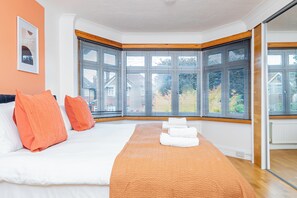 4 bedrooms, iron/ironing board, free WiFi, bed sheets