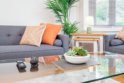 4-Bed Retreat, Spacious Oasis with Modern Comfort