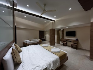 Desk, soundproofing, free WiFi - The Paradise Hotel - Luxury Stay (Kanchipuram)