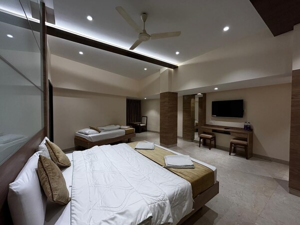 The Paradise Hotel - Luxury Stay - Kanchipuram