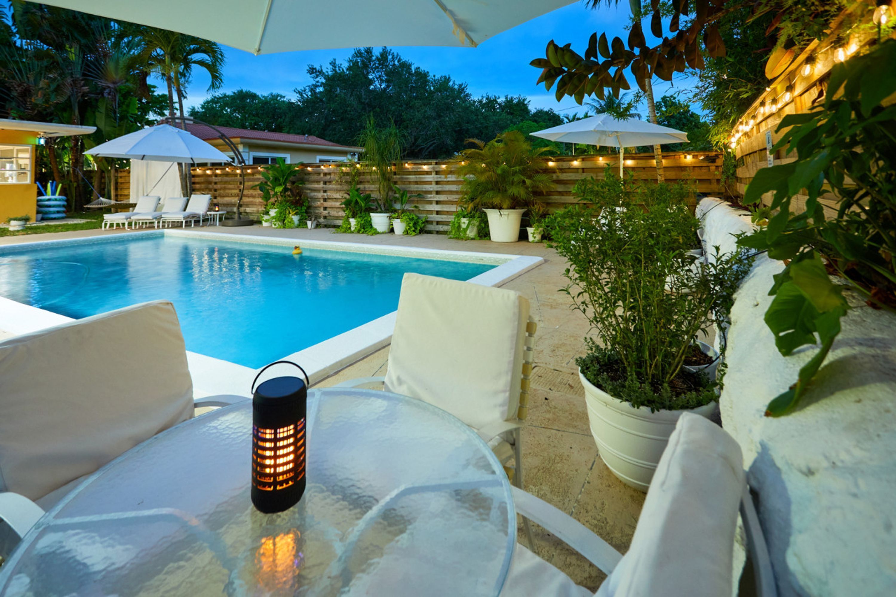 Hồ bơi ngoài trời 