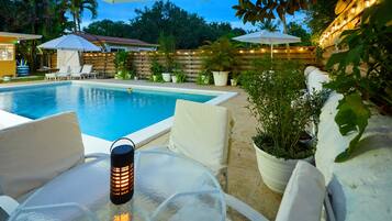 Hồ bơi ngoài trời