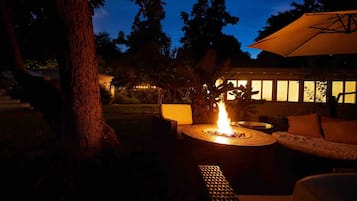 House | 3 bedrooms, desk