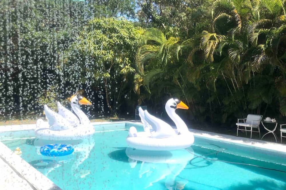 Miami Pool Cottage in El Portal - Pinewood, FL