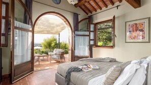 8 quartos, ferros/tábuas de passar roupa, Wi-Fi de cortesia