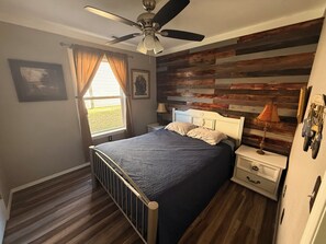 3 Schlafzimmer, Schreibtisch, Bügeleisen/Bügelbrett, WLAN