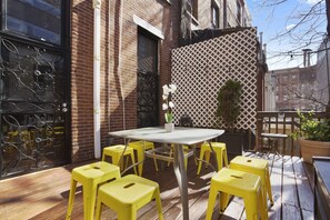 Outdoor dining - 3BR |Game Room| Backyard| Ask about Fall Discount (New York)