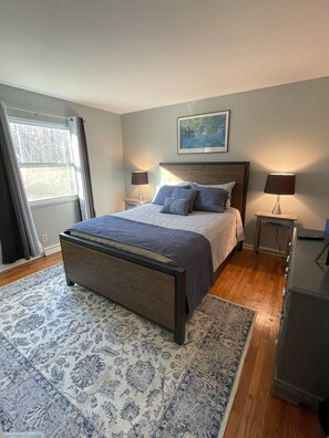 3 makuuhuonetta, silitysrauta/-lauta, Wi-Fi, vuodevaatteet