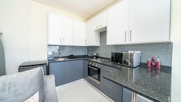 Departamento, 2 habitaciones | Cocina privada