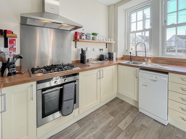 Dishwasher, cookware/dishes/utensils