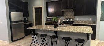 Charming 3-bedroom house with WiFi and AC in marvelous Sacramento