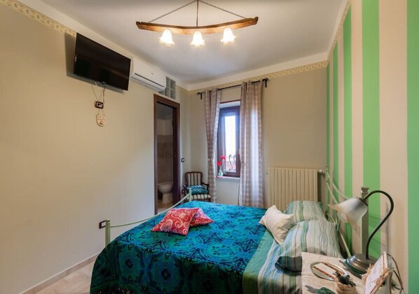 1 bedroom, desk, iron/ironing board, free WiFi