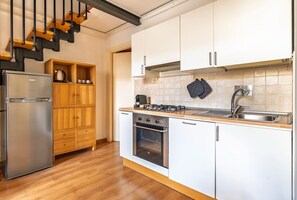 Fridge, oven, stovetop, dishwasher