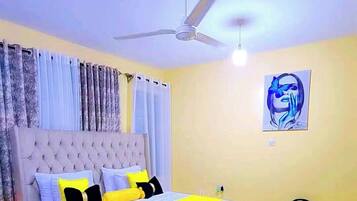 3 bedrooms, iron/ironing board, WiFi, bed sheets