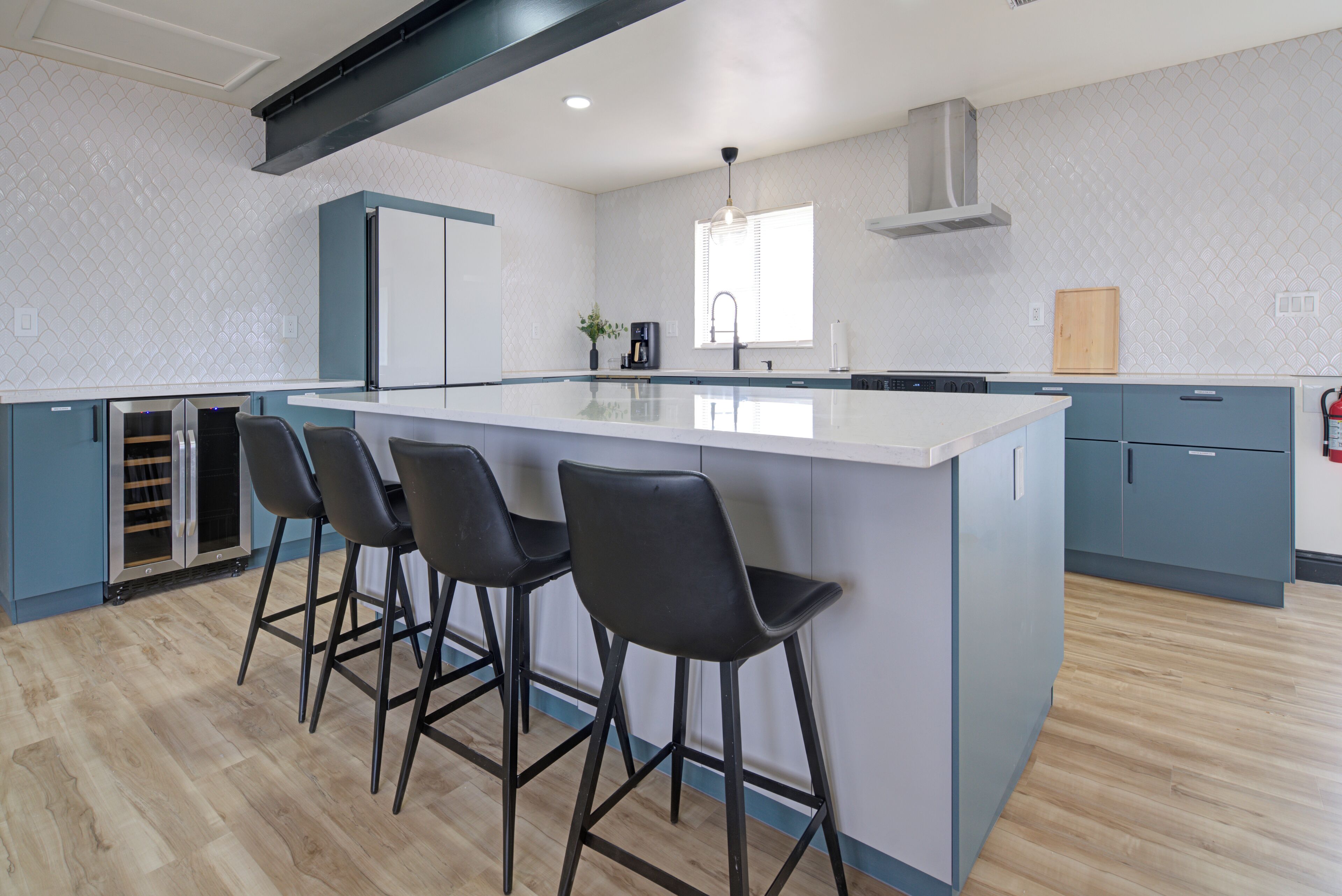 Mikrowelle, Ofen, Herdplatte, Geschirrspüler