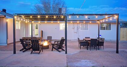 Perfect modern space to relax & play. Central & close to all attractions!