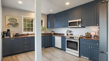 雪櫃、微波爐、焗爐、爐具