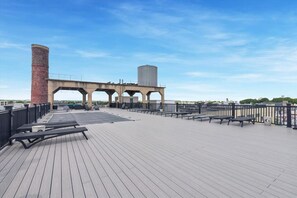 Unclassified image, 2 of 24, button