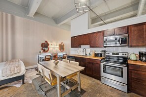 Unclassified image, 5 of 24, button