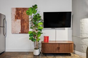 Unclassified image, 4 of 24, button