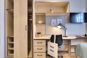 Standard Single Room | Free WiFi, bed sheets - Livensa Living Salamanca - Albergue Juvenil (Salamanca)