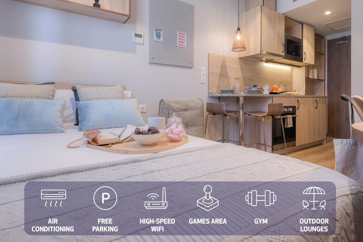 Basic Double Room | Free WiFi, bed sheets