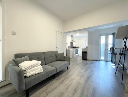 Cosy Group house in Birkenhead